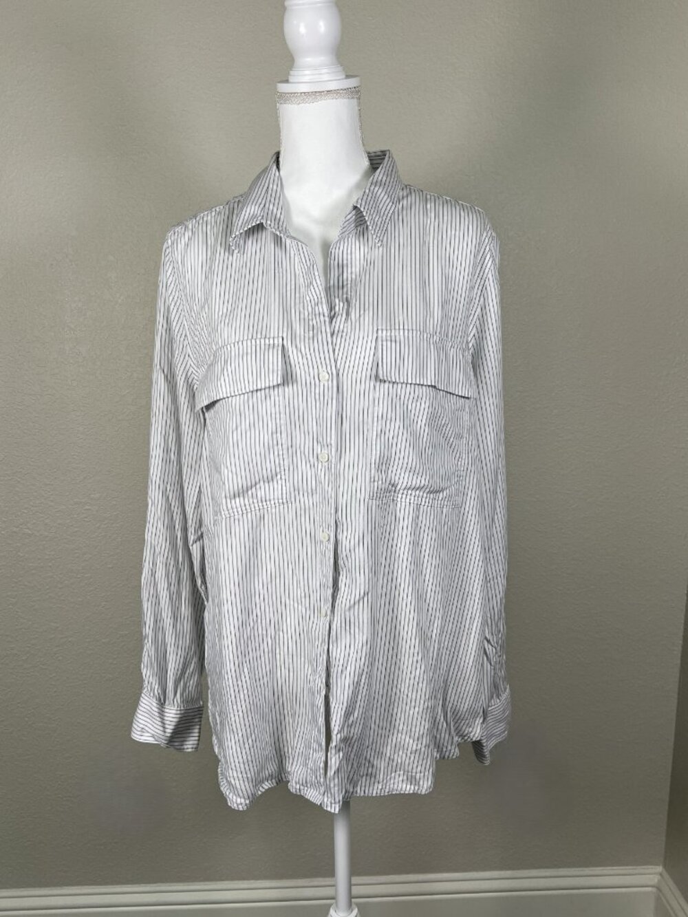 Babaton x Aritzia Button-Up Utility Shirt White Navy Pinstriped 3/4 Sleeve Large